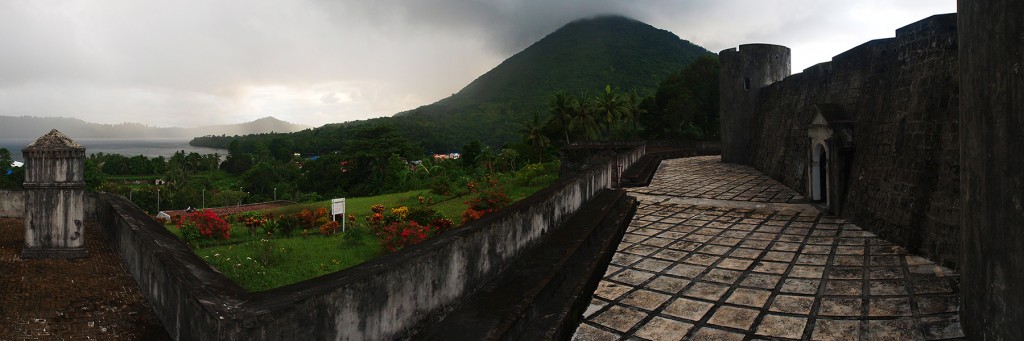 The Fort Belgica, with Gunung Api at the background...