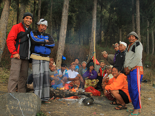 With my Hindunese friends...